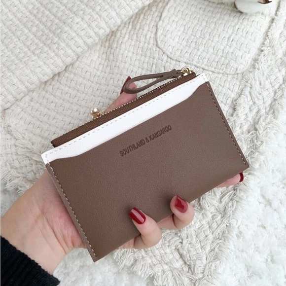 Handbags - ⚠️Clearance Coffee Brown And White Slim Cardholder / Wallet